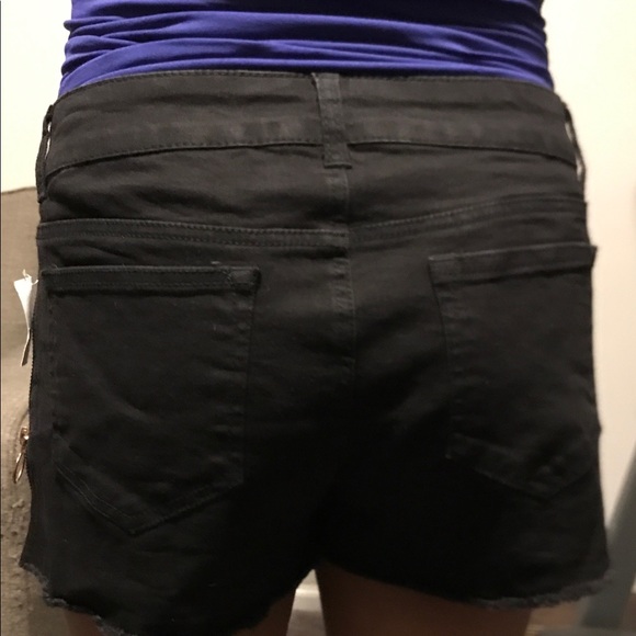 Black jean shorts - Picture 9 of 10